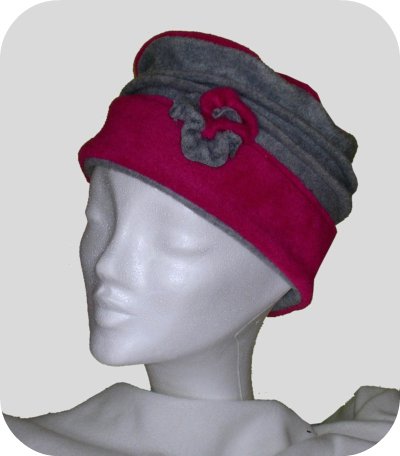 Chapeau Polaire gris et fushia
