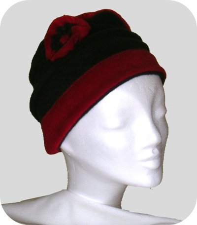 Chapeau Polaire noir et rouge