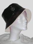 Chapeau de pluie noir et blanc