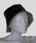 Chapeau de pluie noir et &eacute;cossais